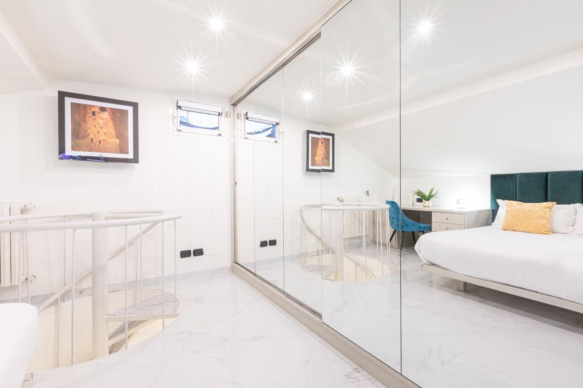 Monte Napoleone Split-Level Terrace Apartment - Top Collection ミラノ エクステリア 写真