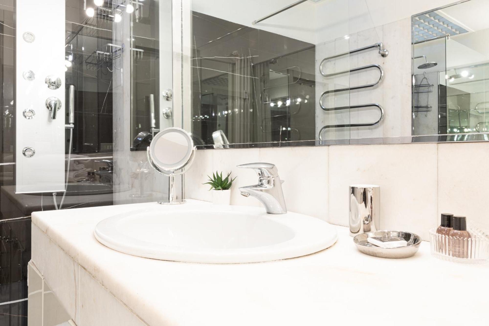 Monte Napoleone Split-Level Terrace Apartment - Top Collection ミラノ エクステリア 写真