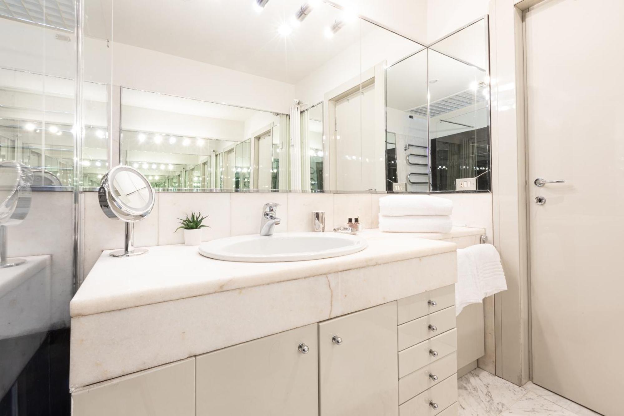 Monte Napoleone Split-Level Terrace Apartment - Top Collection ミラノ エクステリア 写真